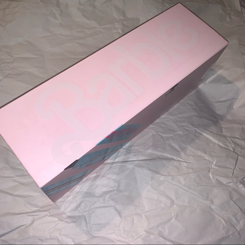CHI X Barbie 1” titanium hairstyling iron - Picture 5 of 7